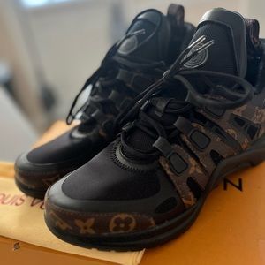 Lv arch shoes